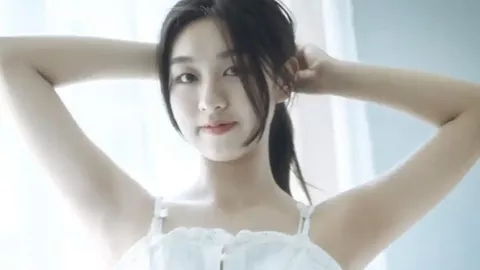 熊猫屁股上薅毛做窝